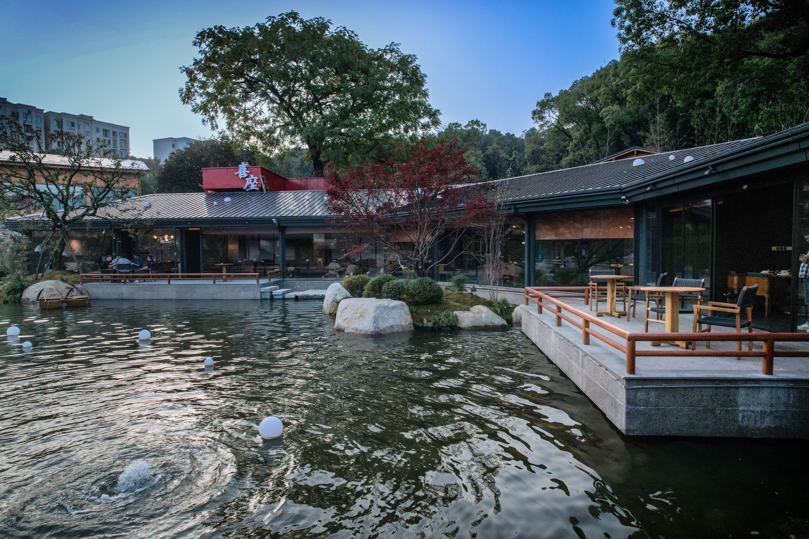 园林中心湖景